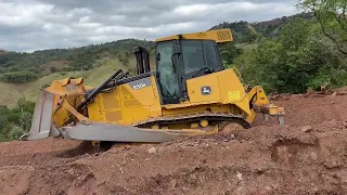 Bulldozer DEERE 850 trabajando