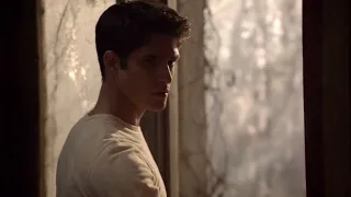 Stiles find out that Derek paint the door Scott scratch saw pack symbol | Teen Wolf 3x01