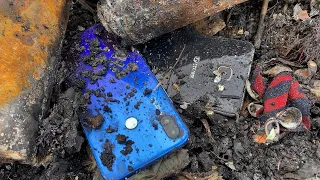 Restoring abandoned destroyed phone, Found a lot of broken phones in the rubbish