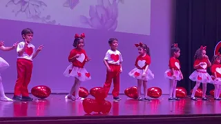 Dois Corações- Apresentação dia das mães no Centro Educacional Adalberto Valle.