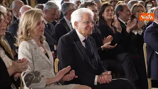 Il divertente monologo di Geppy Cucciari che fa ridere anche Mattarella