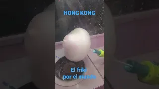 Robot haciendo algodón de azúcar en Hong Kong