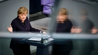 Меркель платит креслом за беженцев