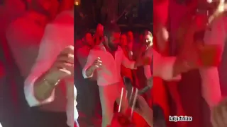 Henrique da dupla com Juliano dançando chega e senta no casamento do irmão