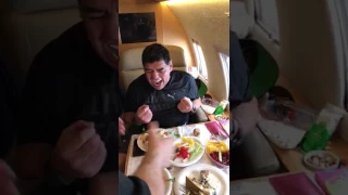 Diego Maradona tomó alcohol en Rusia mientras viajaba en avión