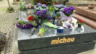 Tomb of Michou the blue prince of Montmartre