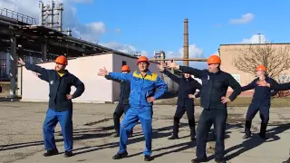 Видеопоздравление мужчин завода "Полимир" женщинам на 8 Марта