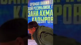 Рамзан Кадыров на прессконфиренции делает отжимания Ахмат сила