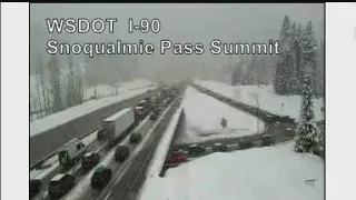 Snowfall leads to multiple crashes, closures on I-90 near Snoqualmie Pass