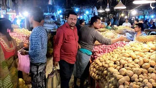 Walk through a local market in Kolkata (Calcutta) India.