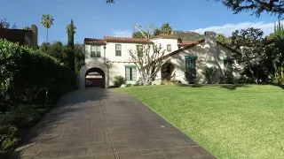 Beverly Hills 90210 - Casa Walsh + Dylan's House