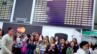 BTS arrived in Russia and Army applauded and showed respect//BTS llegó a Rusia y muestra respeto