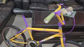 old school bmx vs new. redline 🇺🇸 500b hazard yellow and tall order 🇬🇧 parks bmx