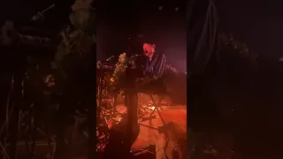Novo amor - Statue of a woman / If we’re being honest (live in Milan 27/04/22)