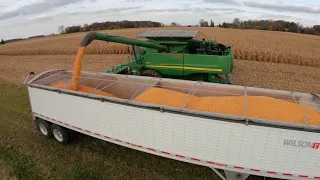 Dumping Yellow Gold Corn - John Deere S550 - 606C Header - Fulton County - Ohio - Harvest 2020 - 5K