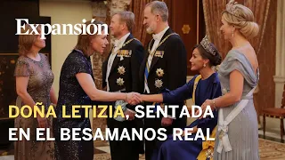 Letizia recibe sentada a los invitados del besamanos en la visita de Estado a Países Bajos