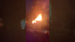Во Фрунзенском районе Саратова ночью горел дом на двух хозяев