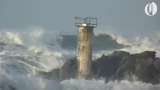 Rough waves on the Oregon coast