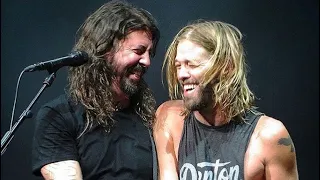 Dave grohl and Taylor Hawkins making me smile even more