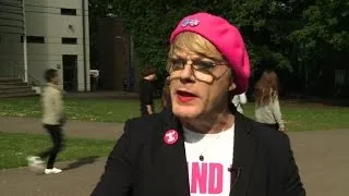 Eddie Izzard stands up for UK membership of the EU