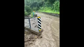 LEZZENO, IMPRESSIONANTE ALLAGAMENTO DELLA STRADA IN FRAZIONE CAVAGNANA