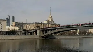 Москва. Прогулка по Смоленской набережной.Самый старый метромост. Памятник Шерлоку Холмсу и Ватсону