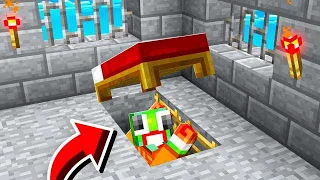 5 WAYS TO ESCAPE A MINECRAFT PRISON!