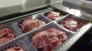 Вакуумная упаковка мяса на термоформере Variovac Multipower