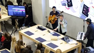 Ваня Чебанов x Apple shop (Цум, Москва 18.02.2017)