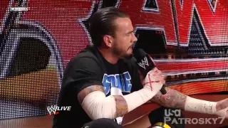 WWE Raw 2011 (Español) - CM Punk dispara contra Vince McMahon y la WWE