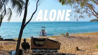 Off-the-Grid Living: Solo Boat Mission to a Remote Beach Camp😎🎣