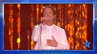 Este IMITADOR de JULIO IGLESIAS lo da todo con un POPURRÍ | Semifinal 1 | Got Talent España 2019