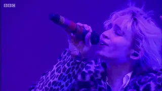 Grimes - REALiTi (Glastonbury 2016)