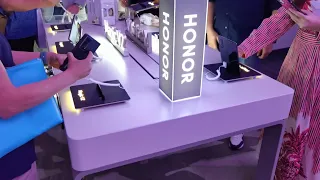 HONOR Magic V2