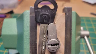 MUL-T-LOCK Classic pick and gut. First Pin in Pin! #lockpicking #locksport #covertentry
