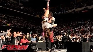 Kane attacks Daniel Bryan: Raw, April 21, 2014