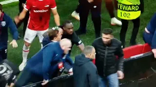 West Ham players clashing with stewards after AZ Alkmaar fans target their families in the stands 😳