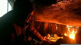 Build A Cozy and Warm Survival Shelter | ASMR | Bushcraft | winter Camping