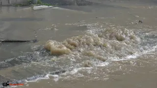 Wasserrohrbruch führt zu Straßen-Überflutung in Wuppertal-Elberfeld | 26.07.2020