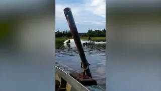 Zemes īpašnieks ar ūdens moci Daugavā biedē makšķerniekus; policija viņu soda