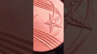 CHANEL Les Symboles de Chanel Highlighter Swatch (Precious Coral)