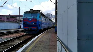 Електровоз ЧС8-024 з поїздом №749/750 Київ-Ужгород-Відень