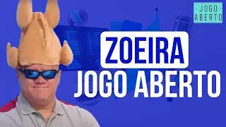 Zoeira Jogo Aberto: Com galinha na cabeça, Ronaldo zoa Heverton após derrota do Galo