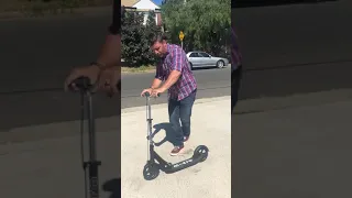 How to fold Micro Downtown scooter with Manu Feildel