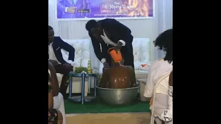 Pastor makes female church members strip Nak3d, bath them in basin for 31st crossover night.😳😳😦