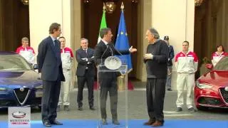 Renzi riceve la nuova Giulia: "Per me upgrade da venditore di pentola a venditore di auto"