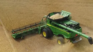 John Deere X9 Combining Oats August 2023 Manitoba