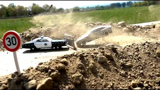 1 /64 Dynamic Diorama - Cars Truck and Police Chase - Crash Compilation Slow Motion 1000 fps #40