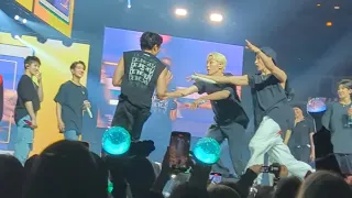 SEVENTEEN Be The Sun Chicago 08/25/2022 - Mingyu & Jun Snap Shoot Dance (Sexy Versions included)