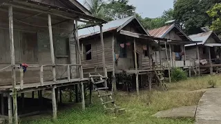 Kampung dayak, di pedalaman kalimantan, gunung purei, desa baok, barito utara, kalteng